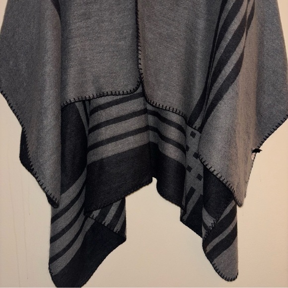 BB Dakota Women’s Reversible Grey and Black Stripped Shawl - One Size - Picture 7 of 10